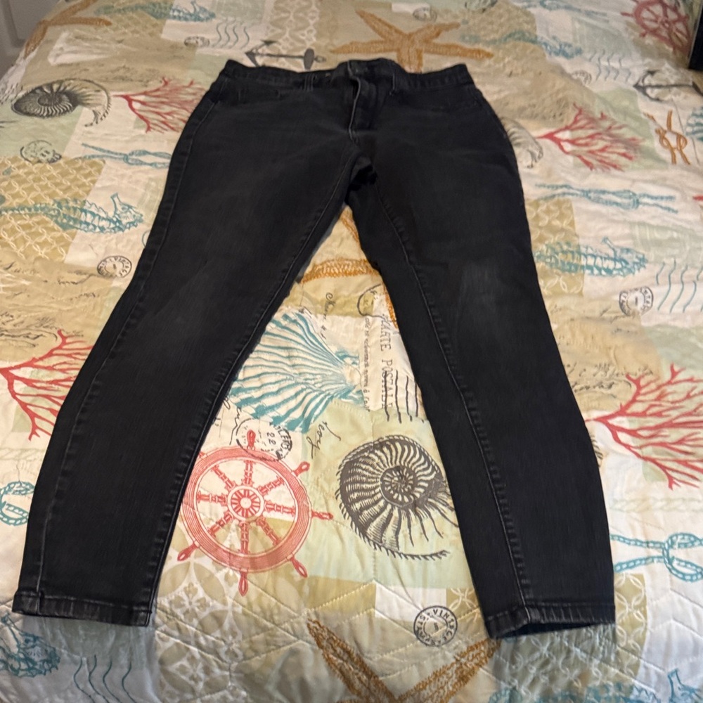 Universal Thread Black Ankle Jeans